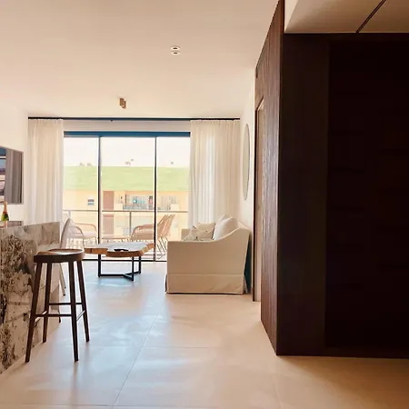 Luxury Beachfront Lejlighed