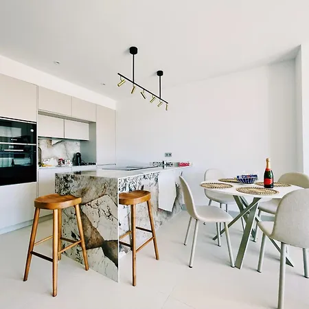 Luxury Beachfront Apartamento *